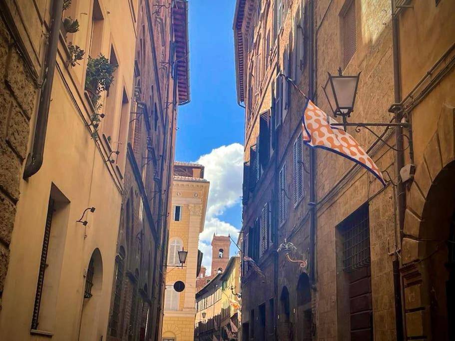 Apartamento Dimora Con Finestra Sui Tetti Di Siena Exterior foto